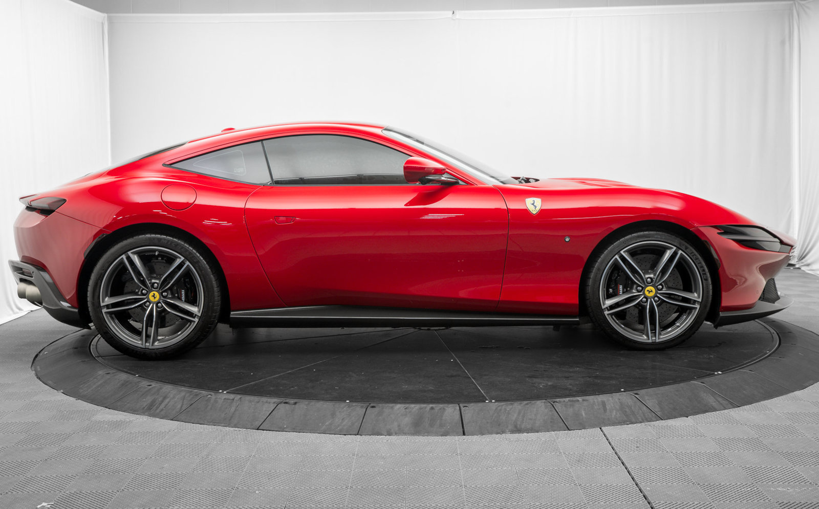Used 2022 Ferrari Roma RWD image 8