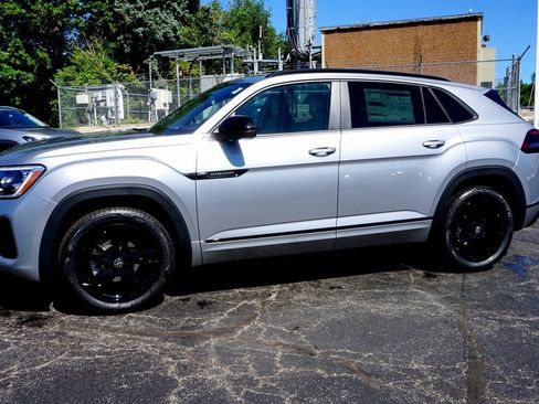 New 2026 Volkswagen Atlas Cross Sport SEL R-Line image 2