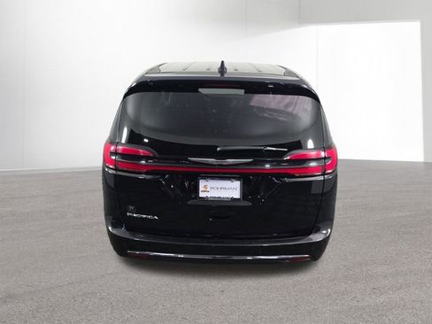 Used 2024 Chrysler Pacifica Touring-L FWD image 38