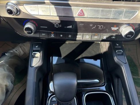 Used 2025 Kia Telluride S AWD/4WD image 25