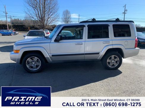 Used 2007 Jeep Commander Sport image 4