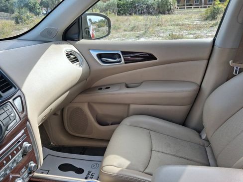 Used 2015 Nissan Pathfinder Platinum FWD image 19
