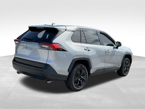 Used 2022 Toyota RAV4 LE FWD image 11