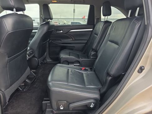 Used 2015 Toyota Highlander XLE image 13