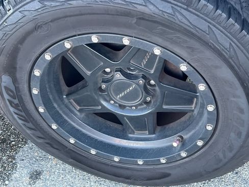 Used 2015 Toyota Tacoma PreRunner image 18