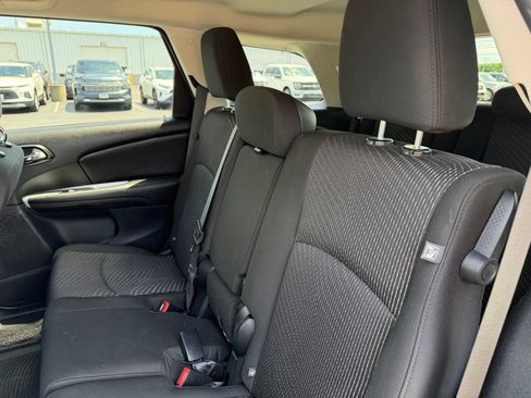 Used 2020 Dodge Journey SE FWD image 13