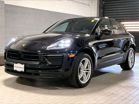 Certified 2023 Porsche Macan image 1