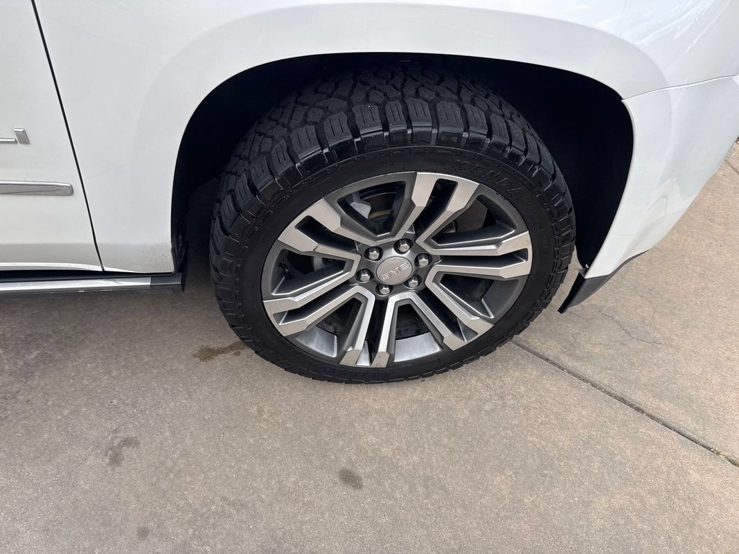 Used 2018 GMC Yukon Denali w/ Denali Ultimate Package AWD/4WD image 10