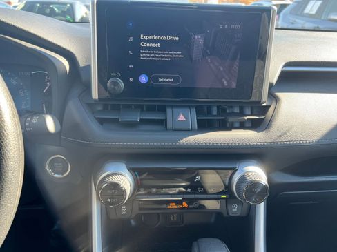 Used 2025 Toyota RAV4 XLE image 18
