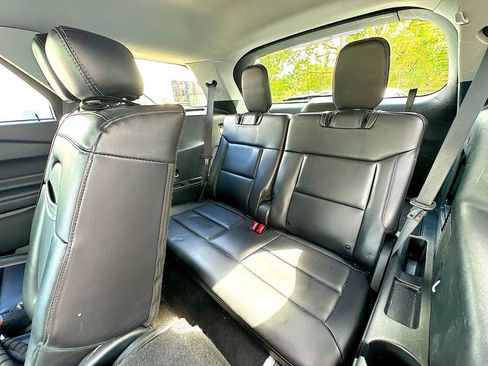 Used 2023 Ford Explorer XLT w/ Equipment Group 202A image 23