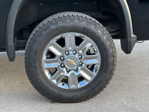 Used 2026 Chevrolet Silverado 2500 High Country w/ Technology Package AWD/4WD image 11