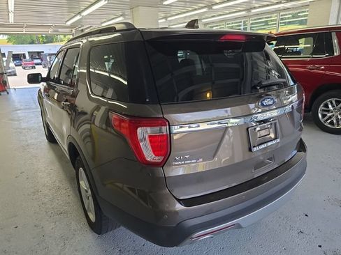 Used 2016 Ford Explorer XLT w/ Equipment Group 201A AWD/4WD image 3