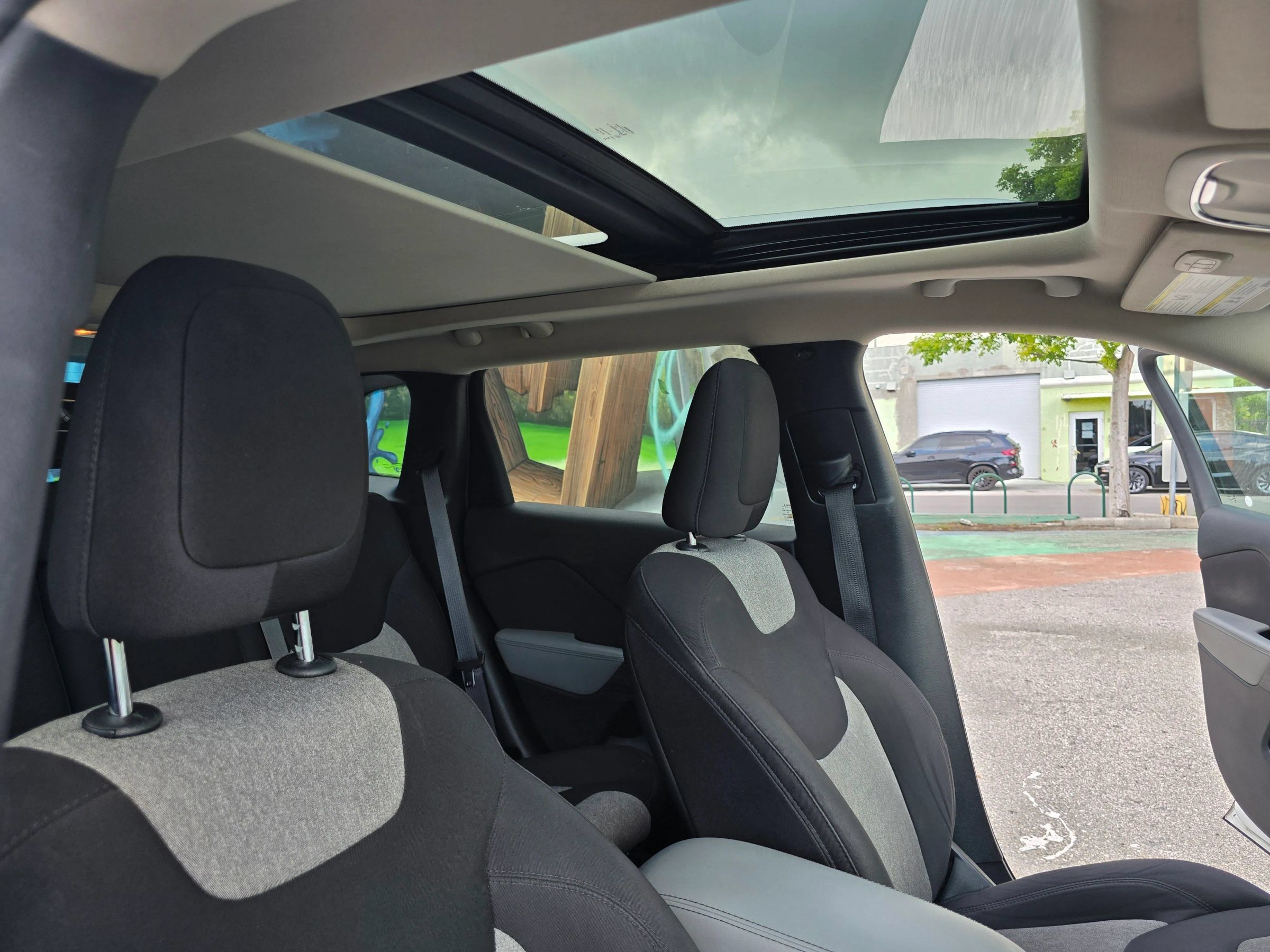 Used 2014 Jeep Cherokee Latitude w/ Comfort/Convenience Group FWD image 21