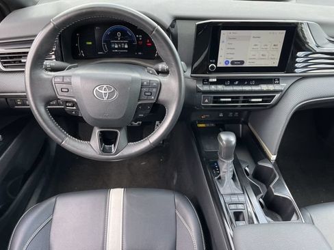 Used 2025 Toyota Camry SE FWD image 12