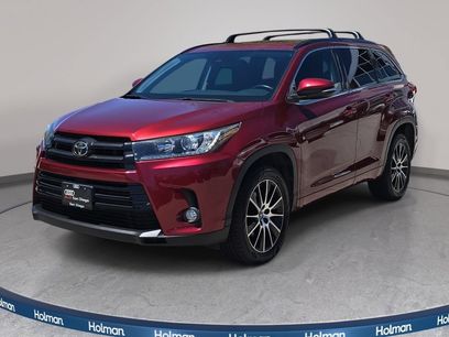 Used 2017 Toyota Highlander SE w/ Carpet Mat Package