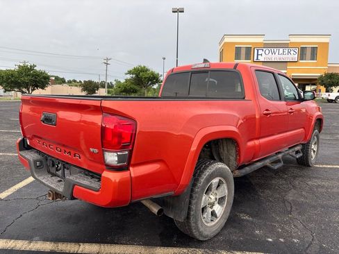 Used 2016 Toyota Tacoma TRD Sport AWD/4WD image 5
