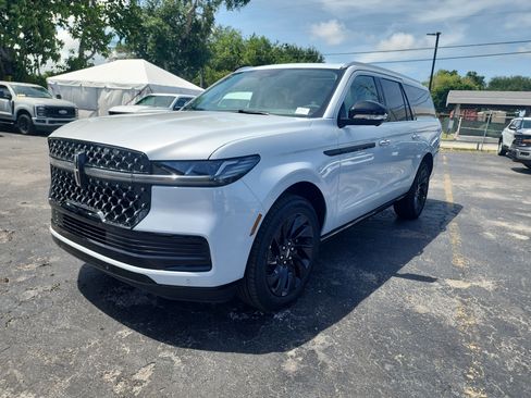 New 2026 Lincoln Navigator L Black Label AWD/4WD image 1