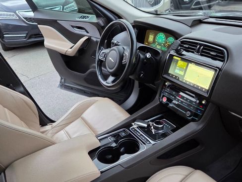 Used 2017 Jaguar F-PACE Prestige image 52