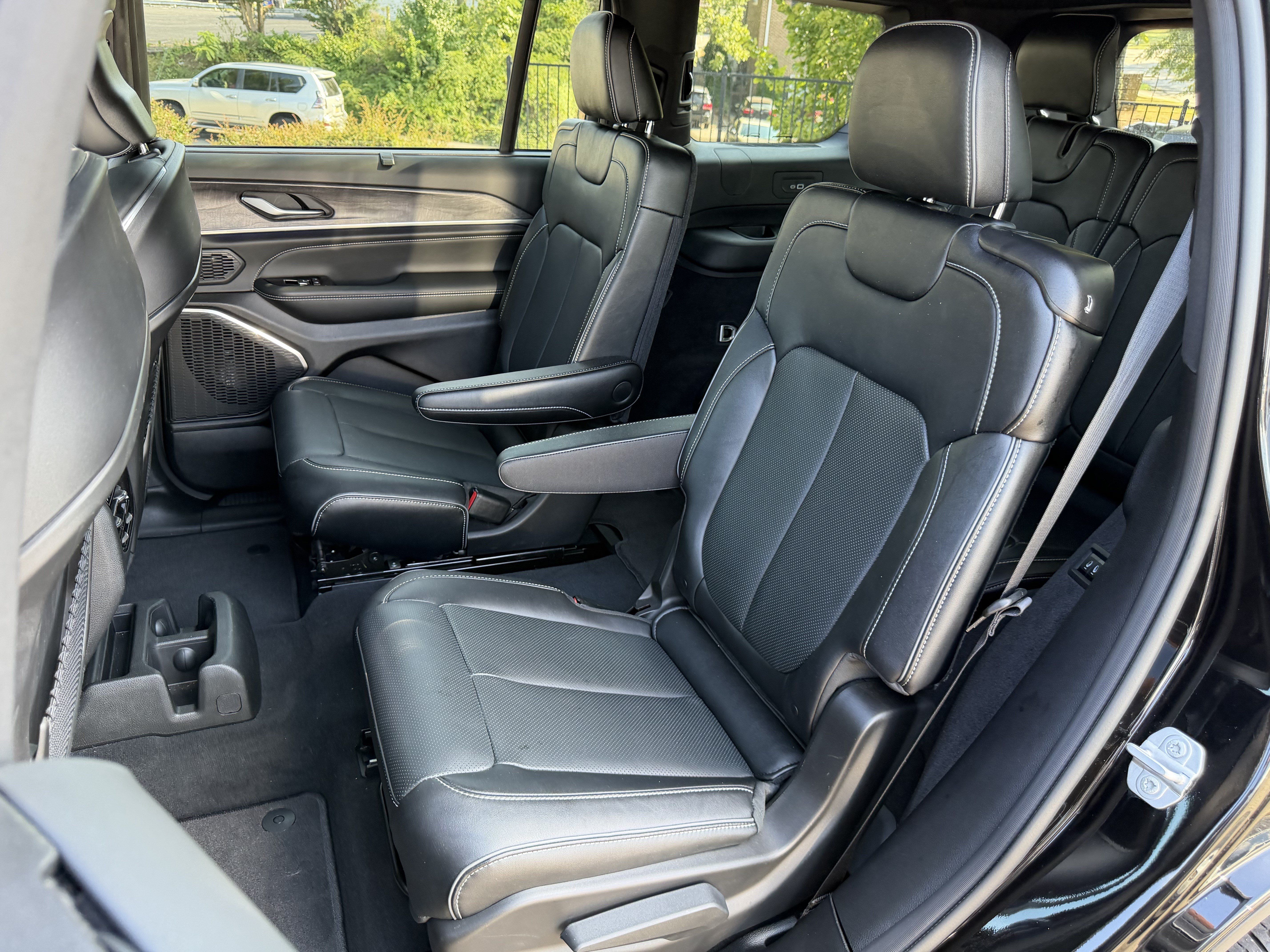 Used 2024 Jeep Grand Cherokee L Overland w/ Advanced Protech Group III AWD/4WD image 33