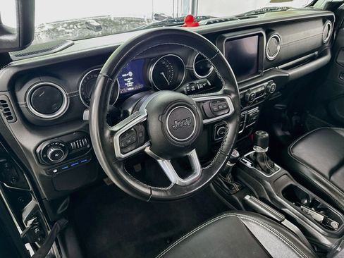 Used 2022 Jeep Wrangler Unlimited Sahara AWD/4WD image 11