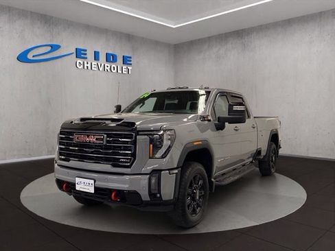 Used 2024 GMC Sierra 2500 AT4 w/ AT4 Preferred Package AWD/4WD image 11