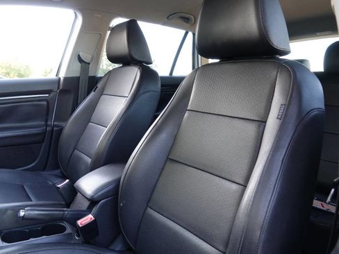 Used 2010 Volkswagen Jetta TDI FWD image 49