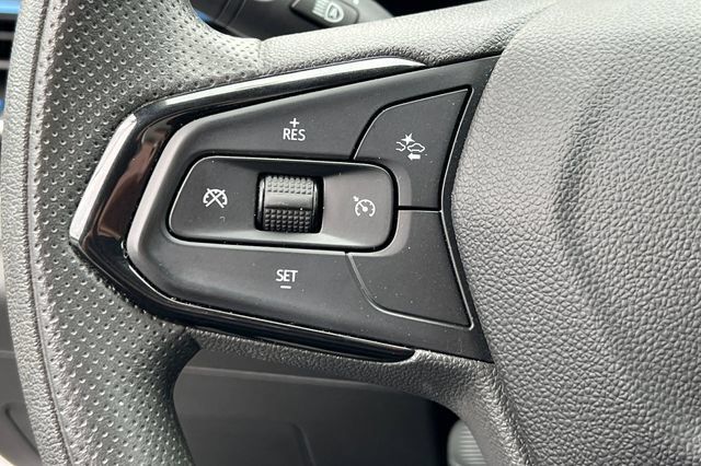 Used 2025 Chevrolet Trax LT FWD image 30