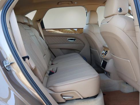 Used 2022 Bentley Bentayga AWD/4WD image 20