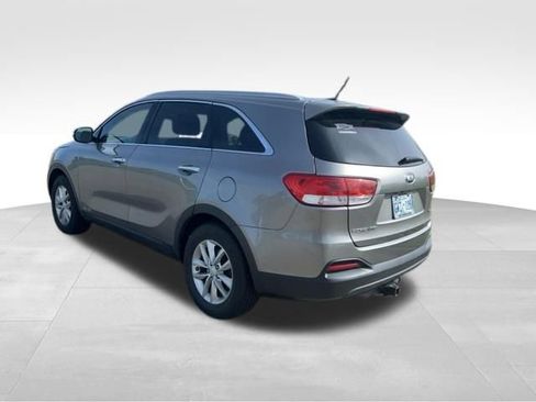 Used 2017 Kia Sorento LX image 5