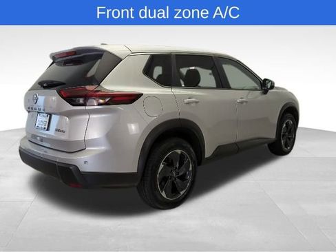 Used 2024 Nissan Rogue SV image 6