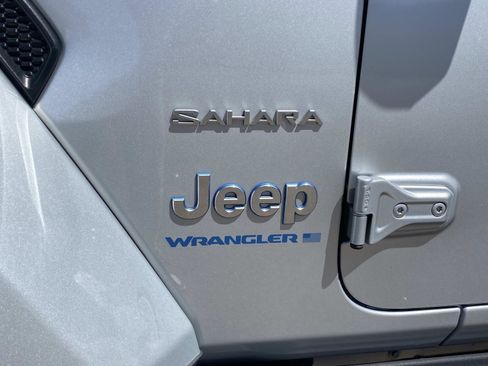 Used 2023 Jeep Wrangler Sahara w/ Cold Weather Group image 13