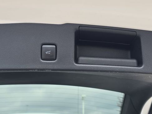 Used 2020 Ford Escape Titanium w/ Titanium Premium Package 2.0 image 13