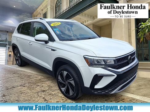 Used 2023 Volkswagen Taos SE AWD/4WD image 1