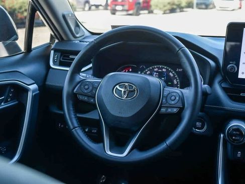 Used 2023 Toyota RAV4 XLE Premium image 12