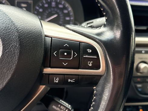 Used 2016 Lexus ES 350 w/ Luxury Package w/Wood Trim FWD image 19