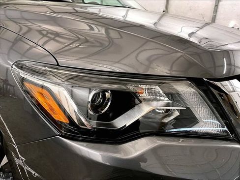 Used 2019 Nissan Pathfinder Platinum AWD/4WD image 28