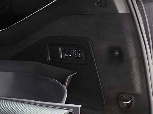 Used 2024 Cadillac Escalade ESV Sport Platinum w/ LPO, ONYX Package image 32