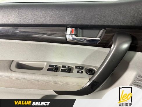 Used 2011 Kia Sorento LX AWD/4WD image 16
