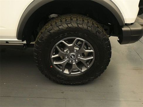 New 2025 Ford Bronco Badlands image 9
