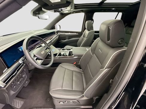 Used 2026 Cadillac Escalade Luxury AWD/4WD image 18