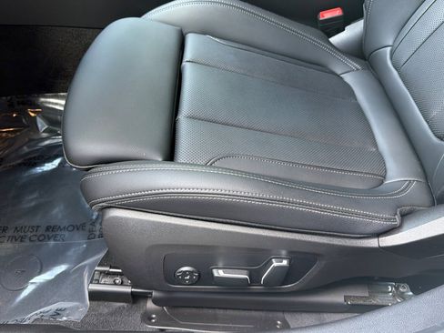 Certified 2025 BMW 330i Sedan image 14