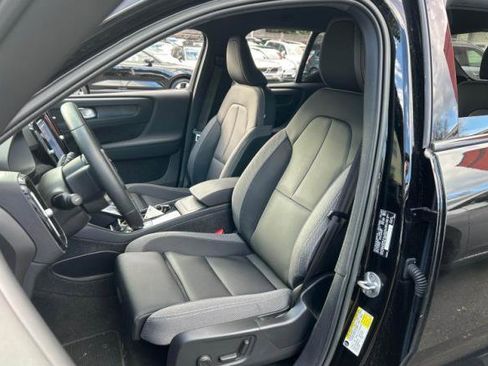 Used 2023 Volvo XC40 Recharge Core image 6