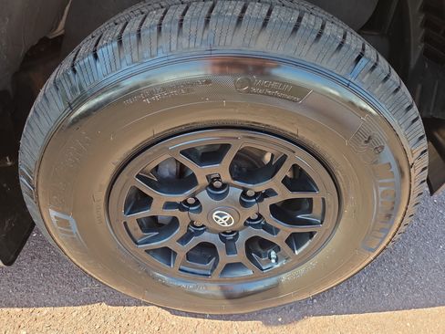 Certified 2021 Toyota Tacoma SR w/ SX Package AWD/4WD image 9