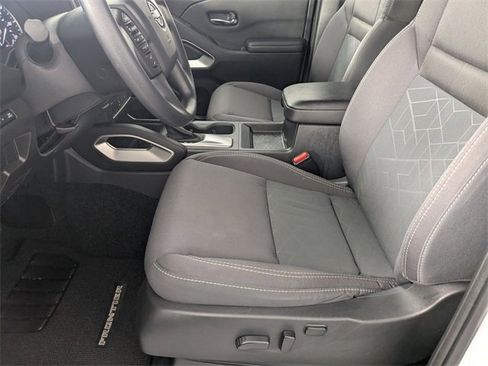 Used 2025 Nissan Frontier SV image 12