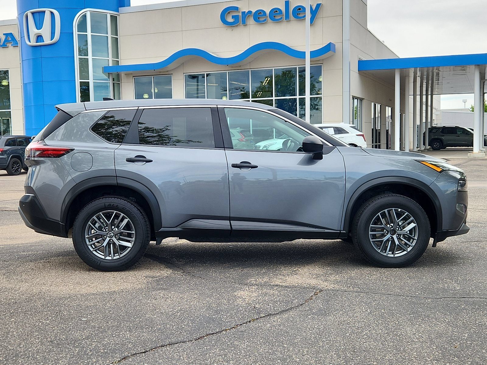 Used 2023 Nissan Rogue S AWD/4WD image 6
