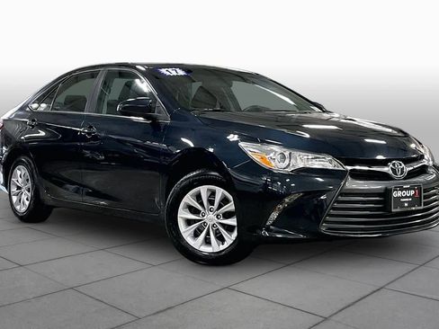Used 2017 Toyota Camry LE image 3