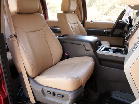 Used 2016 Ford F250 Lariat w/ Lariat Ultimate Package image 44