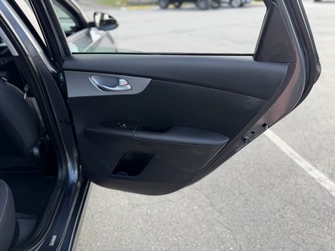 Used 2022 Kia Forte LXS w/ LXS Technology Package FWD image 31