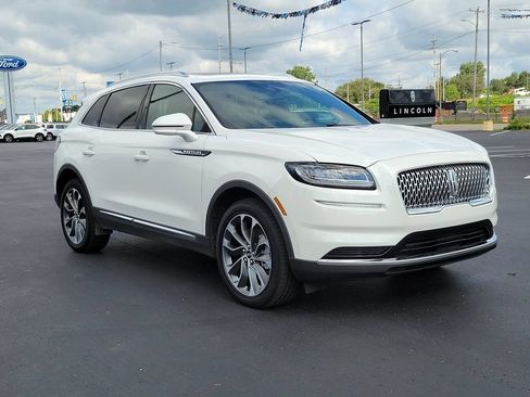 Used 2023 Lincoln Nautilus Reserve w/ Luxury Package AWD/4WD image 2