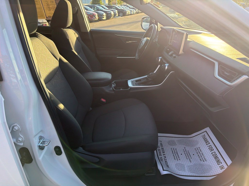 Used 2025 Toyota RAV4 XLE AWD/4WD image 12